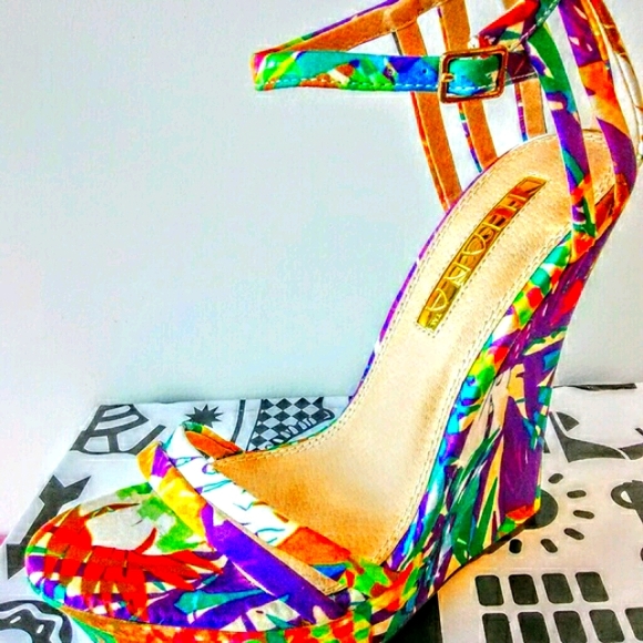 NEW! Multi-Colored Wedge Heel! - Picture 4 of 4